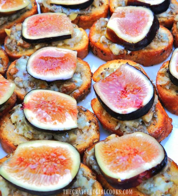 The finished appetizers of crostini with figs are served, drizzled with honey.