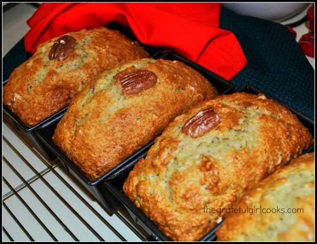 Mini-loaves of Mom's banana nut bread, ready to give as gifts!