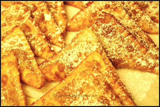 Fried astuffed won tons, draining on paper towel