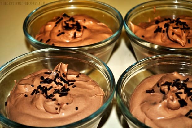 Four dessert cups full of easy chocolate mousse, ready to eat!