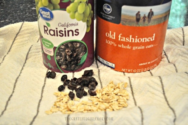 The stars of this cookie recipe: old fashioned oats and raisins!