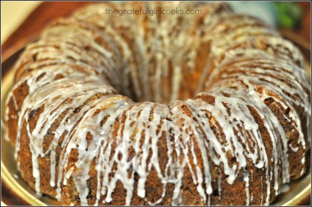 Finished hummingbird cake with decorative icing