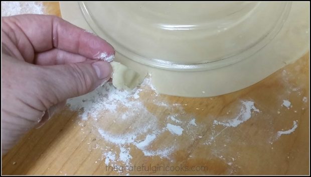 Patches can be made to cracked pie dough.