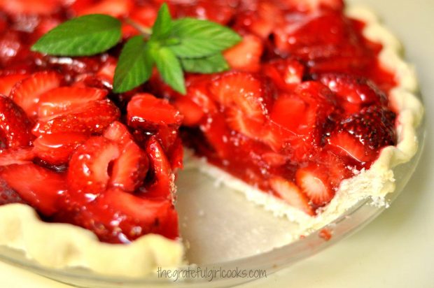 Strawberry pie, with one slice removed.