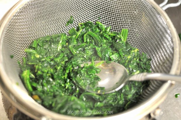 Draining cooked spinach for lasagna roll