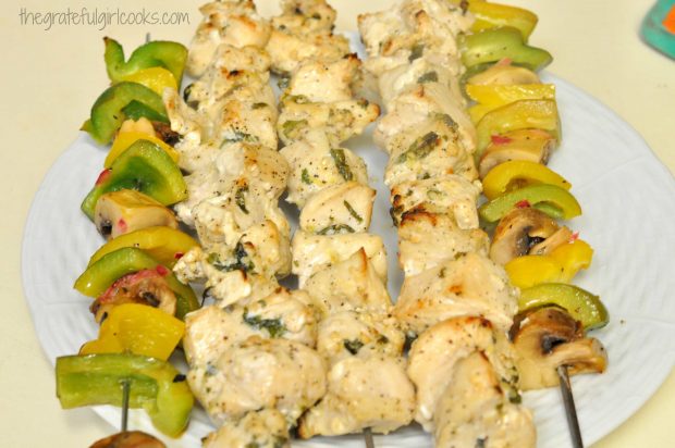 Cooked lemon and garlic chicken kabobs (with veggies) on plate