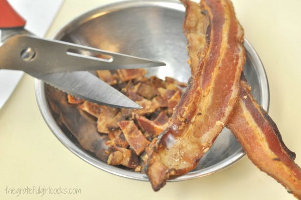 Cutting cooked bacon for pasta salad