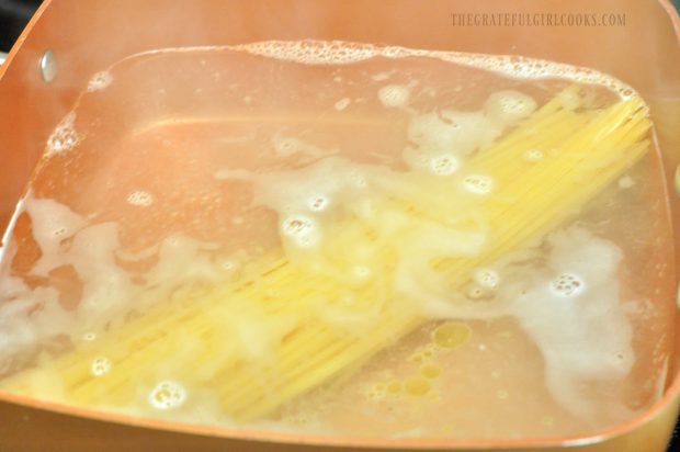 Pasta cooking in large pot, in order to serve with the shrimp scampi.