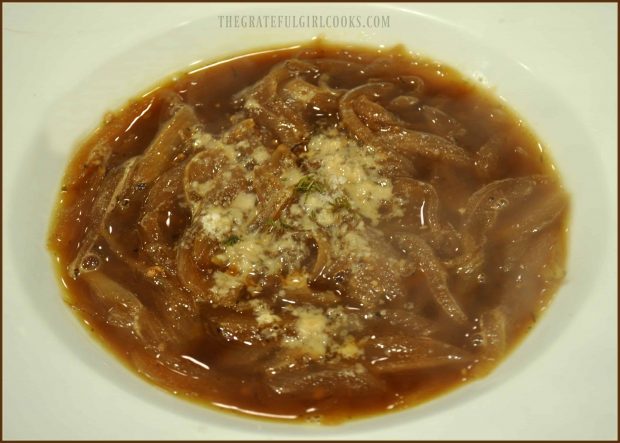 Weight Watchers French Onion Soup / The Grateful Girl Cooks! You'll love the rich, decadent flavor of caramelized onions in this "lightened up" version of French Onion Soup! All the flavor without all the extra calories!