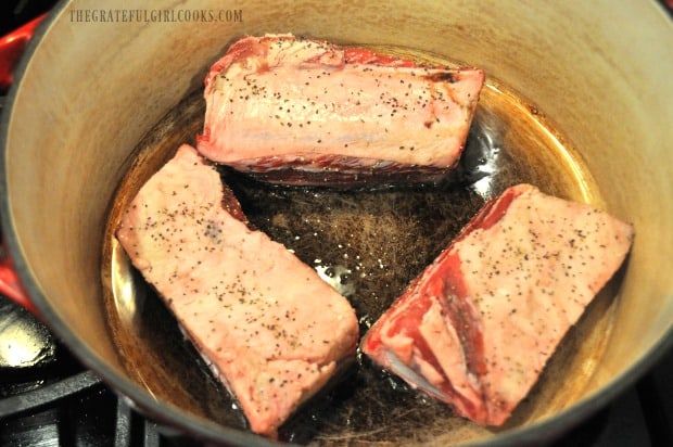 Pan-searing ribs in oil, in red pan
