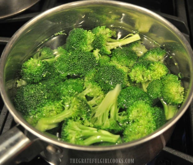 Cooking broccoli in pan