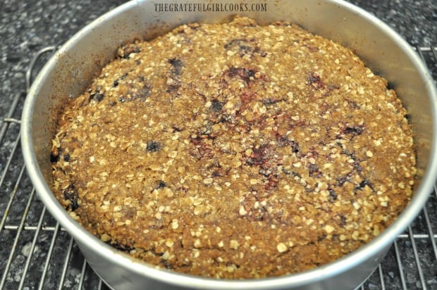 Cooling down coffeecake, still in springform pan.