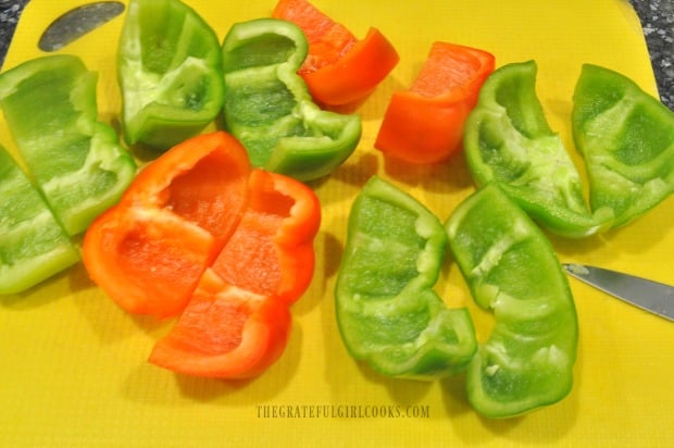 To freeze bell peppers, seeds and membranes must first be cleared out.