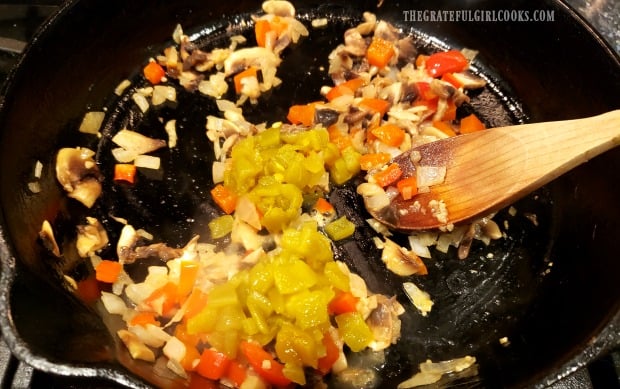 Garlic and green chiles added to veggies to make filling for Southwestern bacon quiche.