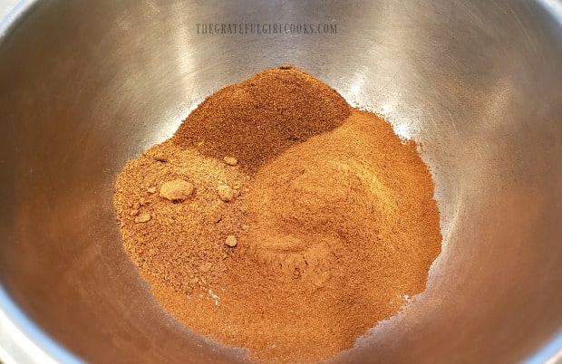 Mixing cinnamon, ground cloves and nutmeg is how to make allspice.