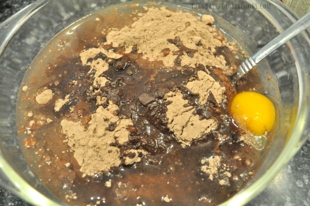 Only 1 egg is used to make the brownies more fudgy.