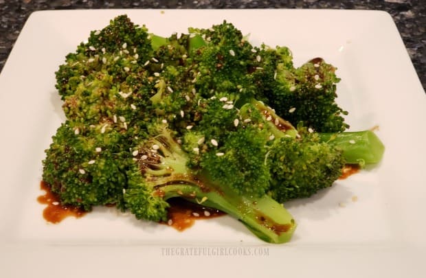 Quick broccoli in vinaigrette is garnished with sesame seeds before serving.