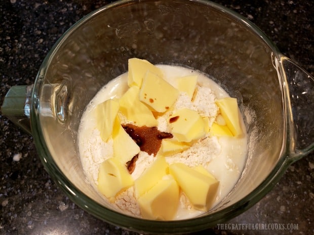 Ingredients for the pie are mixed in a blender.