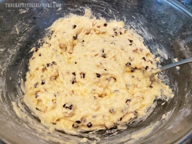 The muffin batter is now ready to scoop into the muffin cup paper liners.