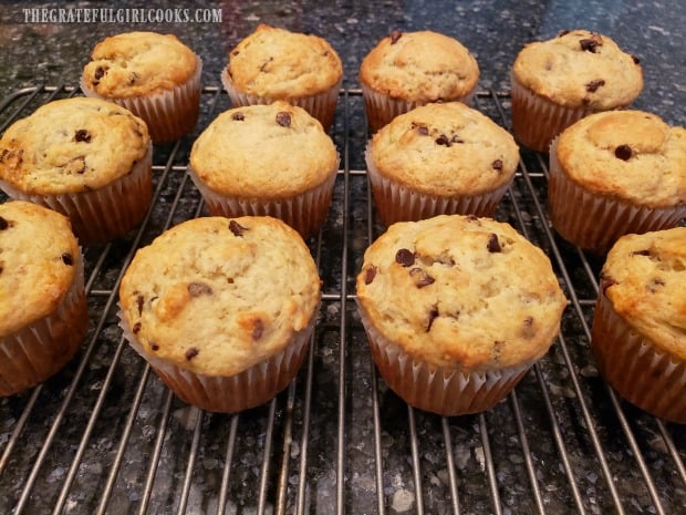 A dozen muffins are cooling on a wire rack.