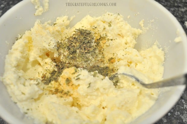 Ricotta cheese is mixed with garlic powder, dried parsley and Italian seasoning.