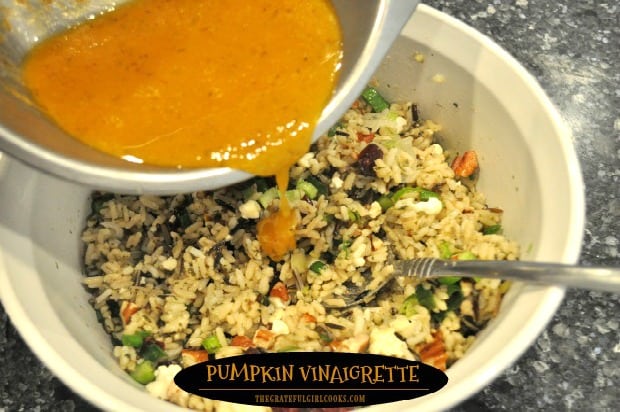 It's easy to make pumpkin vinaigrette in 5 minutes with a few ingredients! It's a delicious salad dressing for mixed green or rice salads.