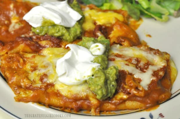 Fresh guacamole and sour cream are another garnish for the baked cheese enchiladas.