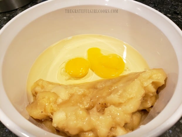 Mashed bananas, eggs, oil, and lemon juice are combined in bowl.