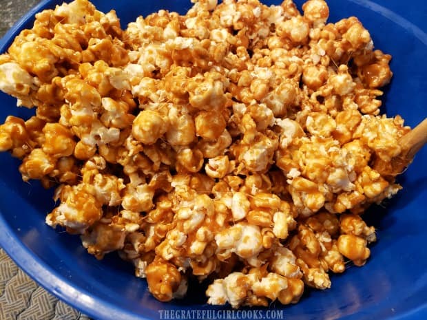 Popcorn is stirred until coated with the sauce.