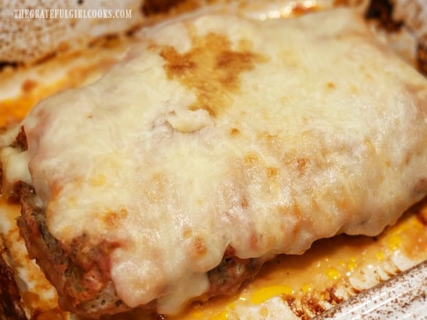 Melted mozzarella covers the finished cheesy Italian meatloaf.
