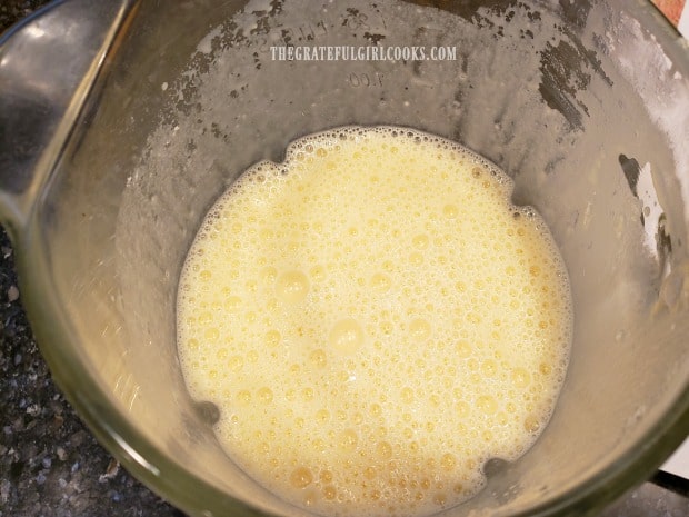 The ingredients for the German pancake are blended until smooth.