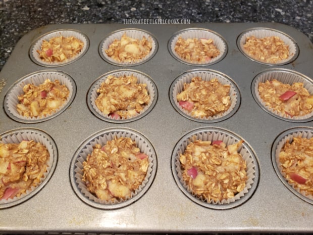 After baking, the apple cinnamon baked oatmeal bites cool to room temperature.