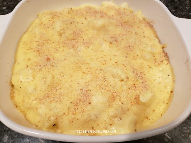 The cauliflower au gratin is sprinkled with bread crumbs before baking.