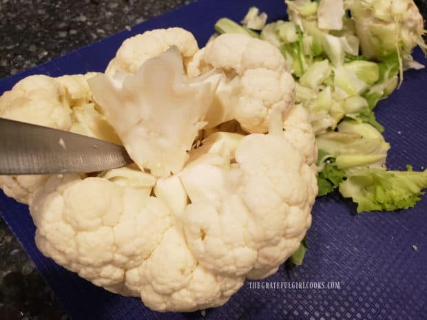 The core of the cauliflower is cut out, so the florets can be obtained.