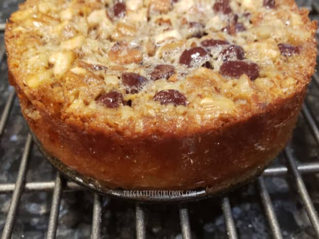 Once the tart pan rims have been removed, you can see the golden brown crust on the side.