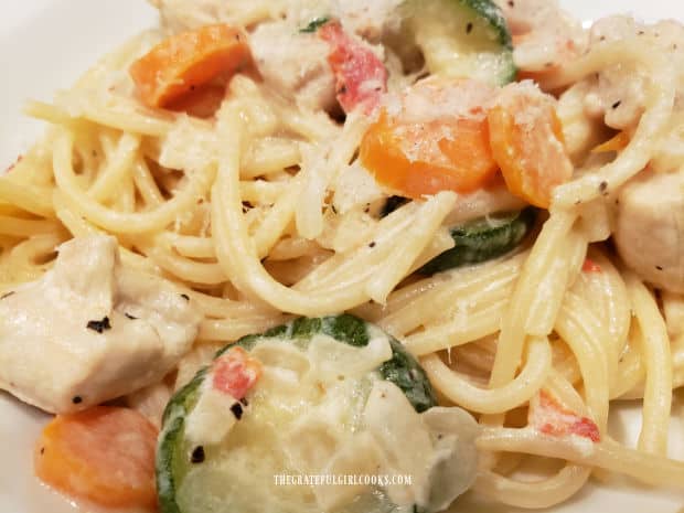 A close up photo of the creamy chicken primavera in the bowl.