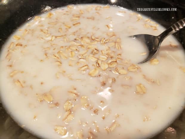 Old-fashioned rolled oats are soaked for 1 hour in buttermilk.