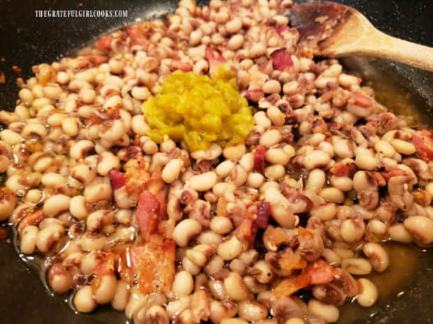 Shicken broth and diced green chiles are added to the blackeyed peas.