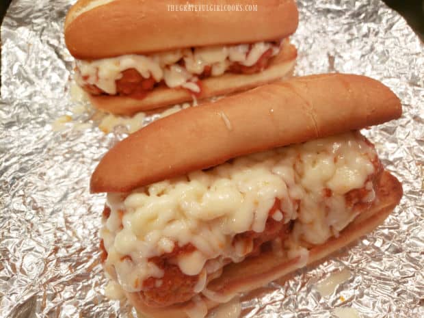 Top of the roll is added to the Italian meatball sandwiches, and they are ready to seve.