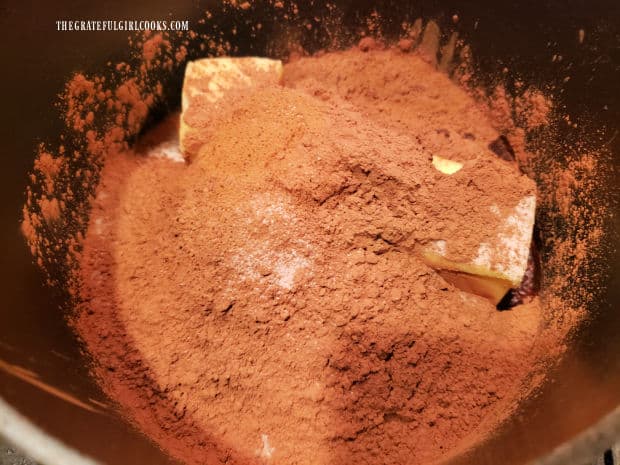 Butter, sugar, coffee powder, cocoa powder, cinnamon, salt and vanilla are cooked in saucepan.