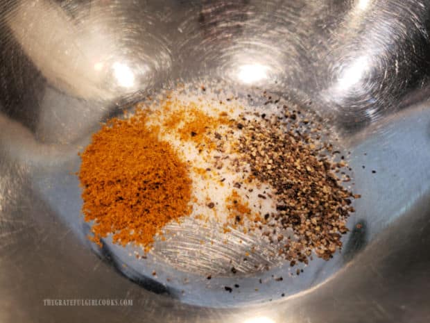 Curry powder, salt, onion powder and black pepper are combined in a bowl.