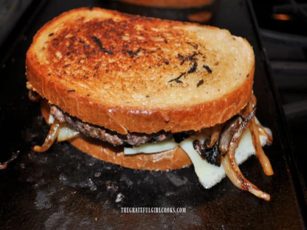A patty melt can be spread with the thousand island dressing.
