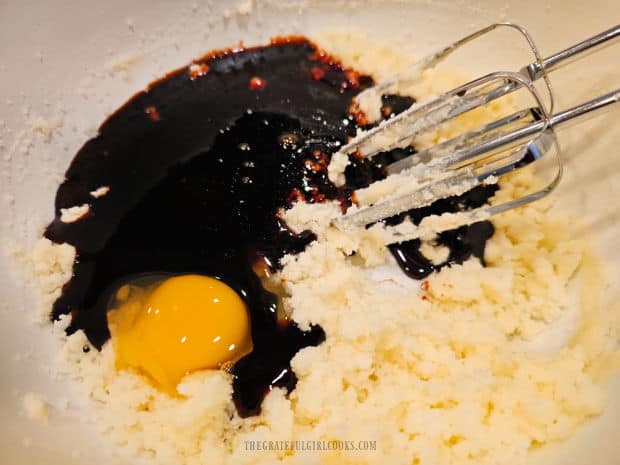 An egg and molasses are beaten into the butter/sugar mixture.