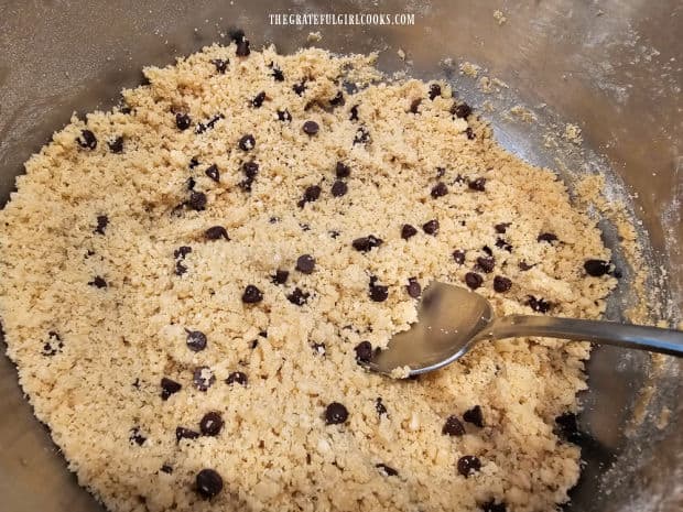 The dough for the raspberry thumbprint cookies is very crumbly.