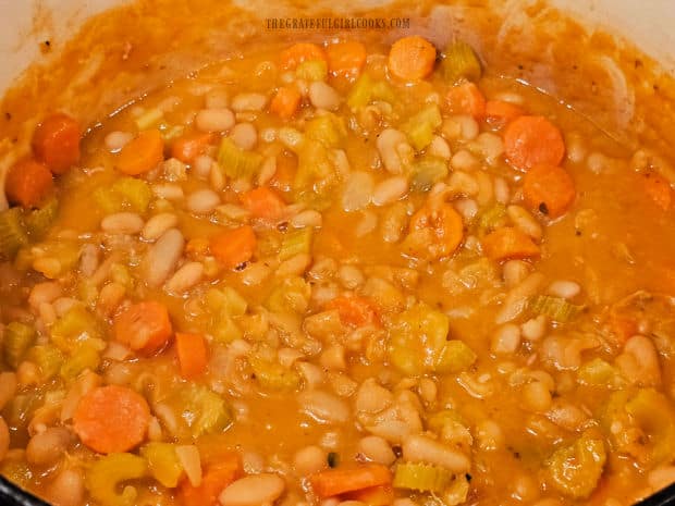 The thickened bean stew is ready to be served once hot and thickened.