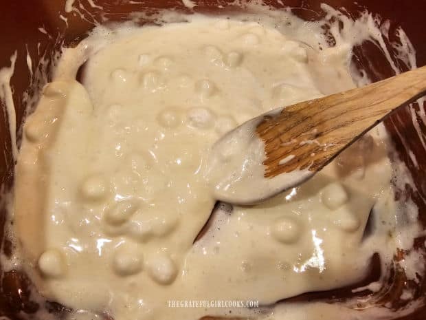 When the marshmallows are 90% cooked, remove the pan from the stove.