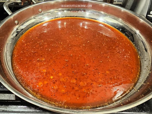 The remaining Asian sauce is brought to a boil in a large skillet.