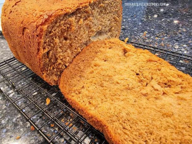 After cooling, the bread is cut into slices.