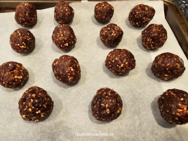 Each batch will produce about 15 chocolate energy balls.