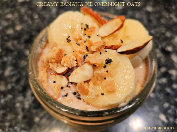 Make Creamy Banana Pie Overnight Oats for 2! It's a yummy breakfast treat with bananas, yogurt, almonds, oats, graham crumbs and cinnamon!